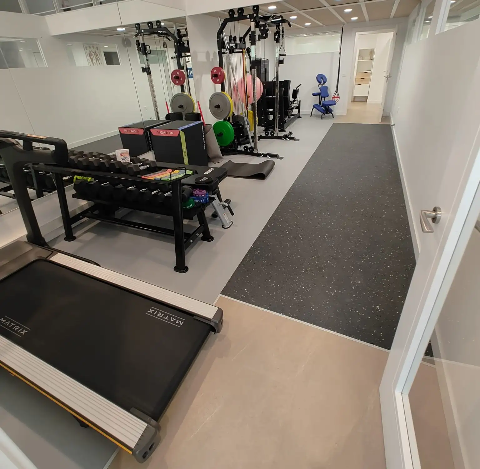 Aquí se ve las instalaciones deportivas de esta clínica.